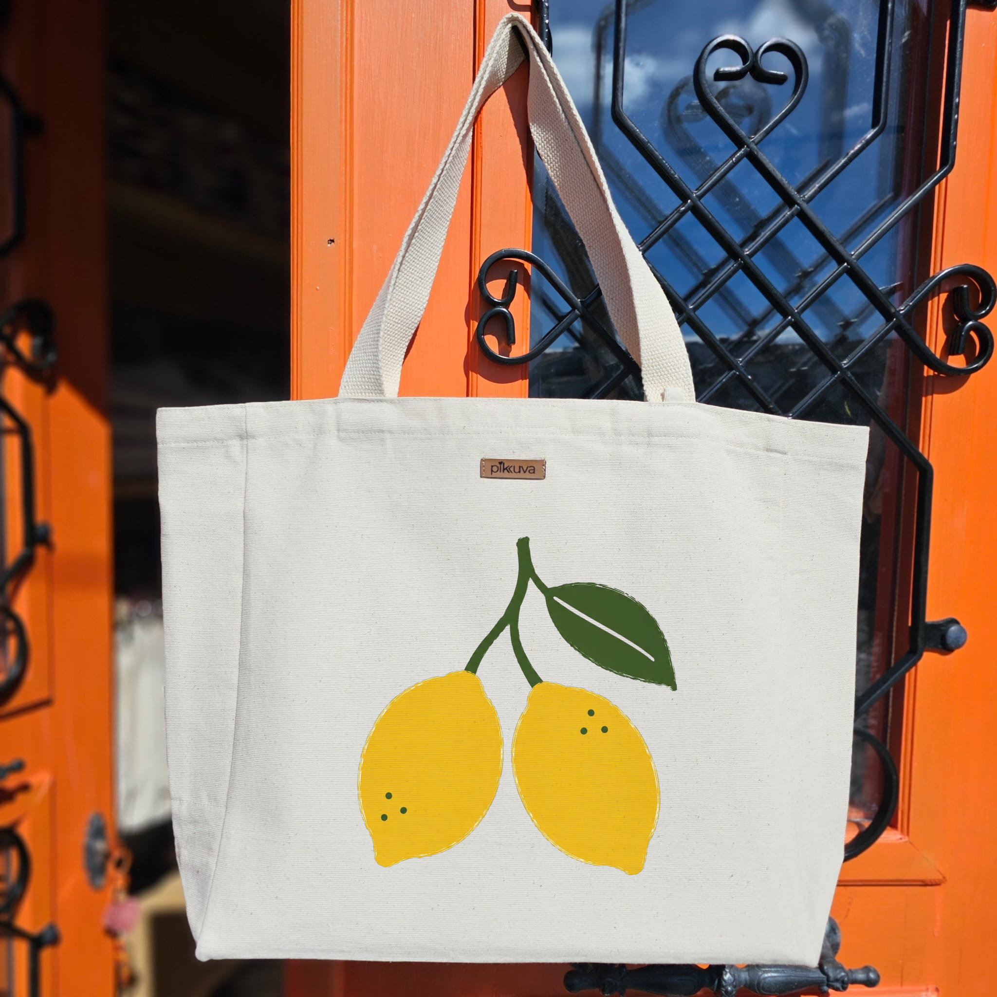 İki Sarı Limon Tasarımı Two yellow lemons Baskılı Naturel Kanvas Bez Çanta Sap Beyaz Cırt Cırtlı Suluk Tutuculu — 20x24