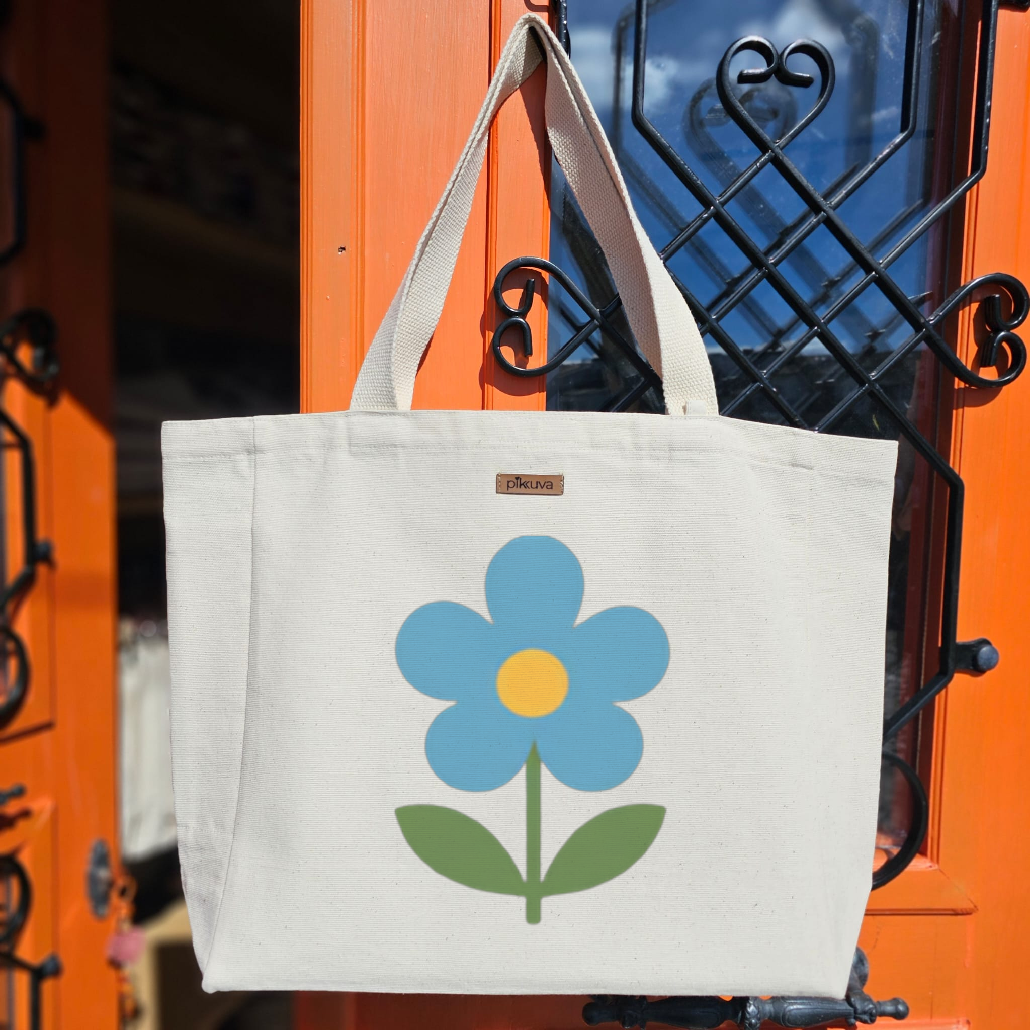Mavi Çiçek Deseni Blue flower pattern Baskılıı Naturel Kanvas Bez Çanta Sap Beyaz Cırt Cırtlı Suluk Tutuculu — 20x24