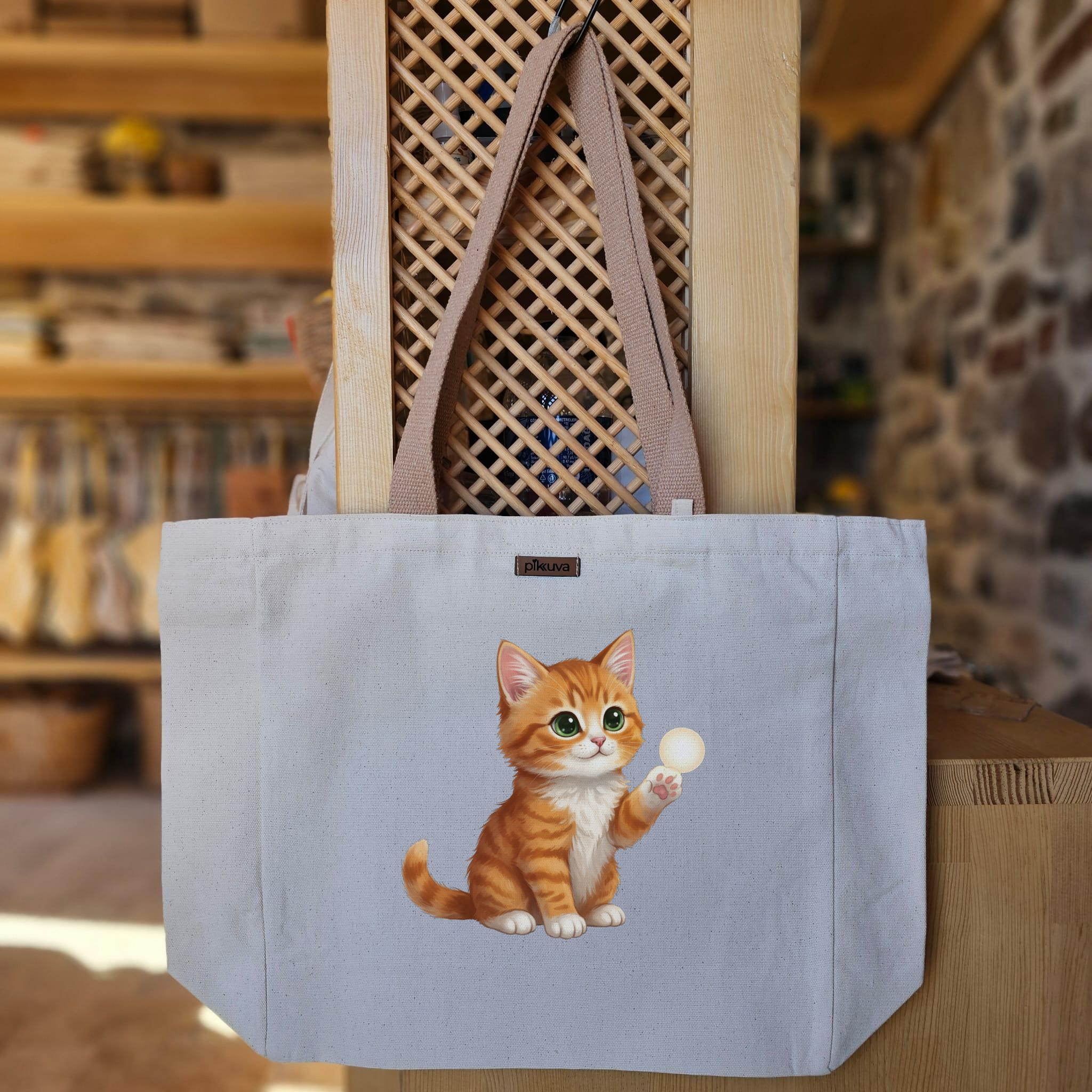 Sevimli Turuncu Kedi Oyun Zamanı Cute orange cat Baskılı Naturel Kanvas Bez Çanta Açık Kahve Sap Beyaz Cırt Cırtlı Suluk Tutuculu — 20x24