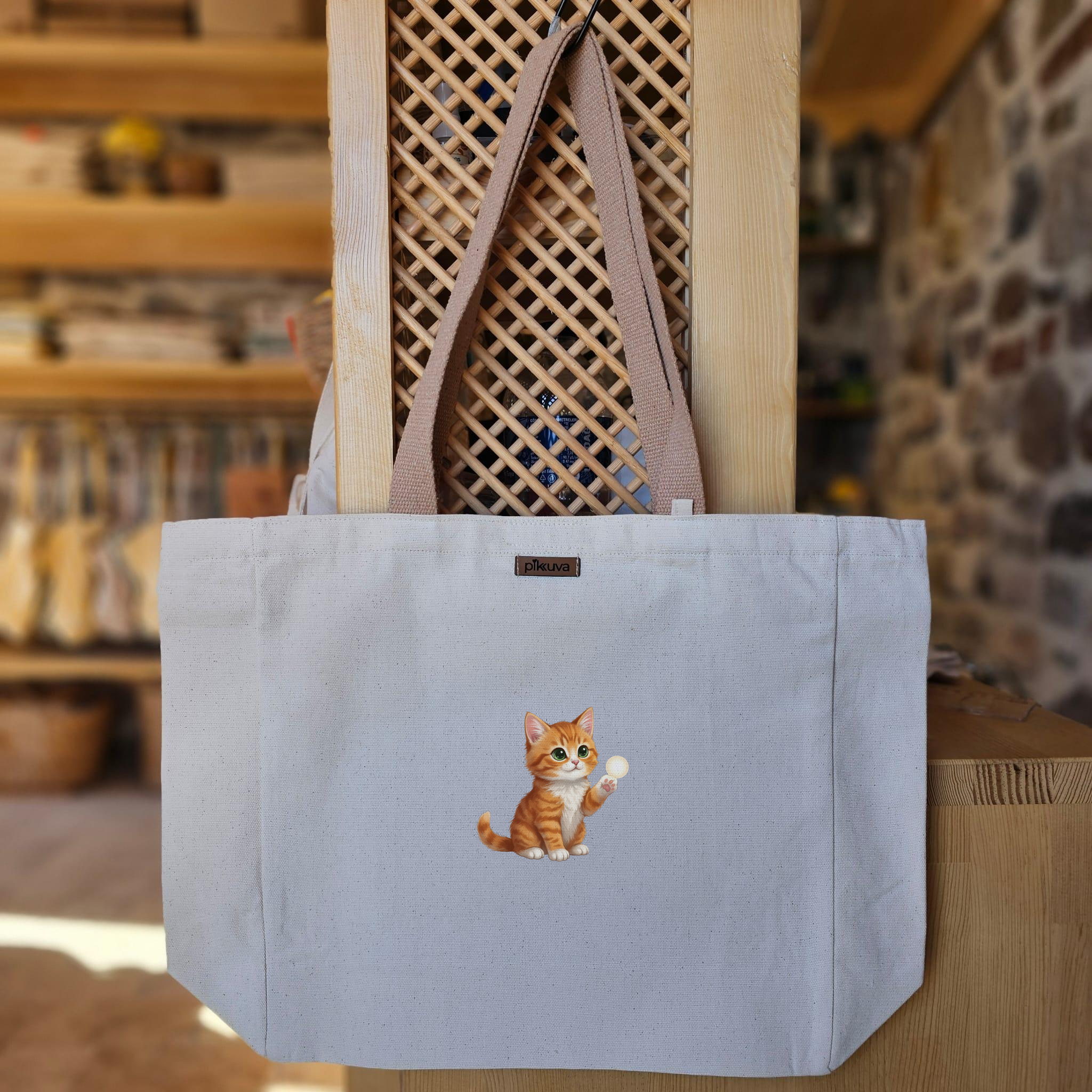 Sevimli Turuncu Kedi Oyun Zamanı Cute orange cat Baskılı Naturel Kanvas Bez Çanta Açık Kahve Sap Beyaz Cırt Cırtlı Suluk Tutuculu