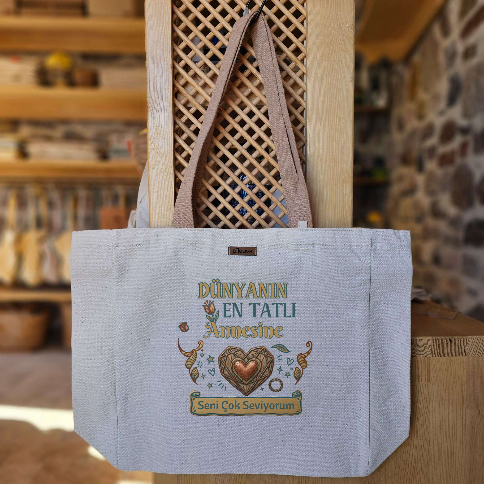 Kalp Motifli Anneler Günü Tasarımı I love you very much Baskılıı Naturel Kanvas Bez Çanta Açık Kahve Sap Beyaz Cırt Cırtlı Suluk Tutuculu — 20x24
