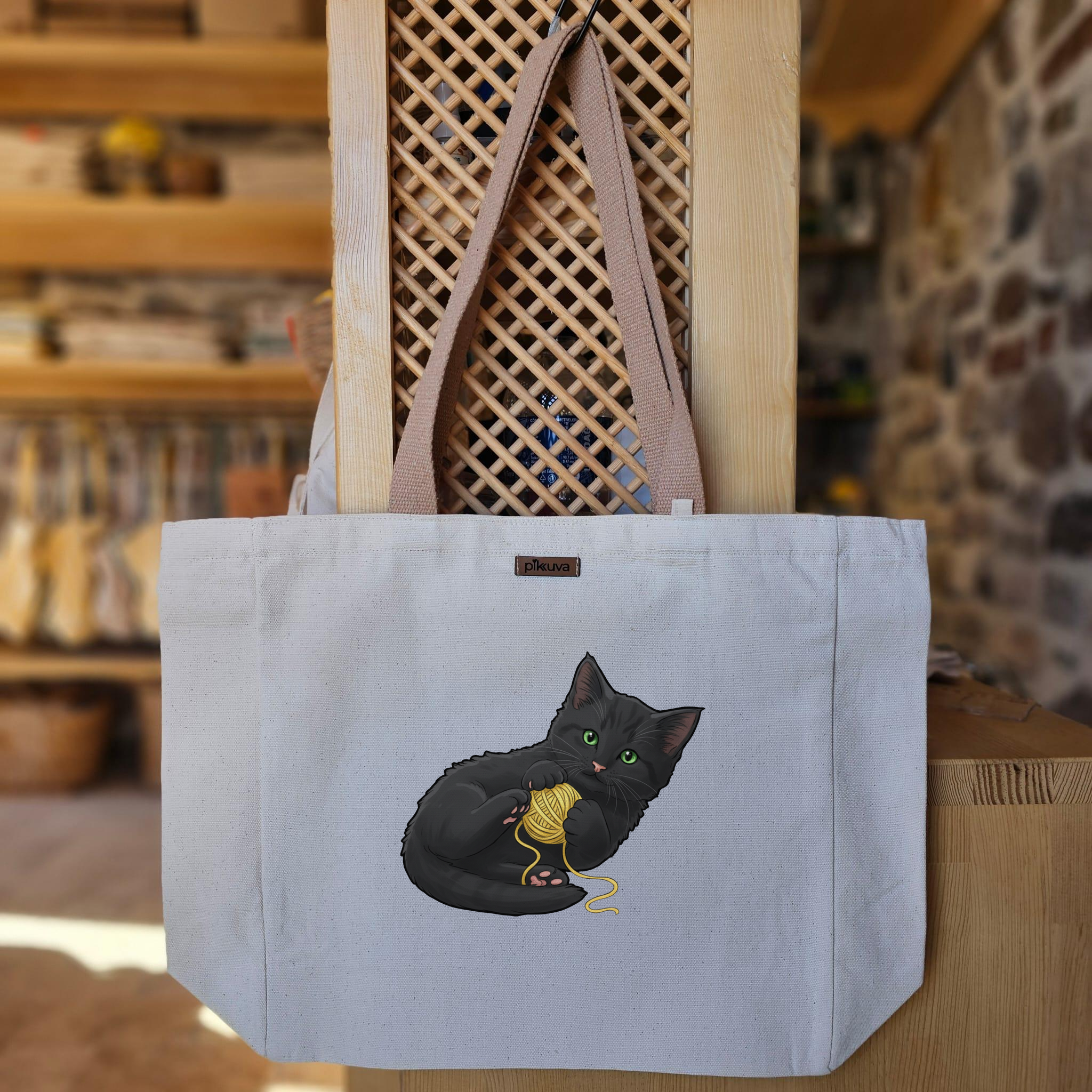 Yeşil Gözlü Siyah Kedi ve Sarı İp Black cat Baskılı Naturel Kanvas Bez Çanta Açık Kahve Sap Beyaz Cırt Cırtlı Suluk Tutuculu — 20x24