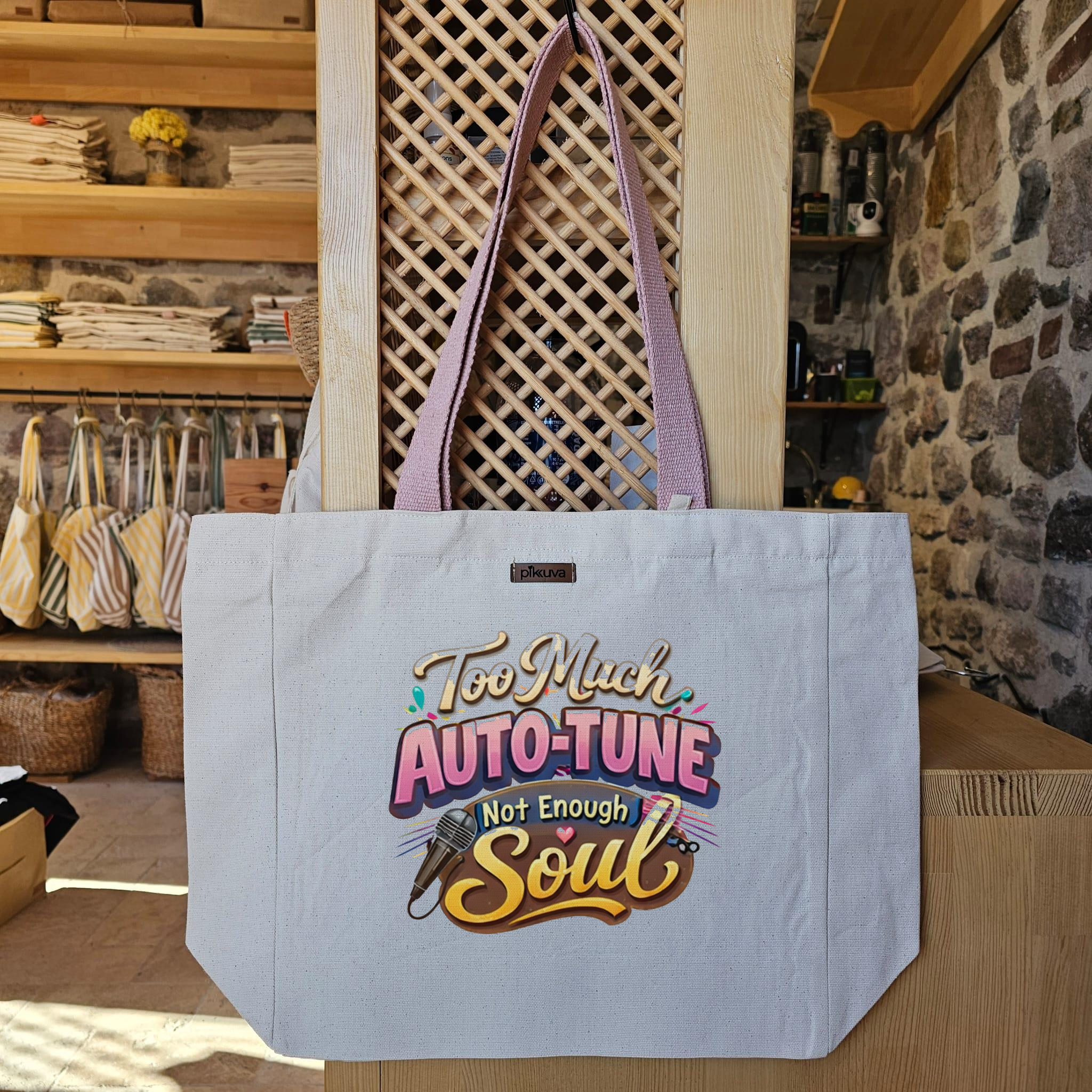 Pembe Mavi Logo Detayı Modern Stil Tasarımı Too Much Auto Tune Baskılı Naturel Kanvas Bez Çanta Pudra Sap Beyaz Cırt Cırtlı Suluk Tutuculu — 24x20