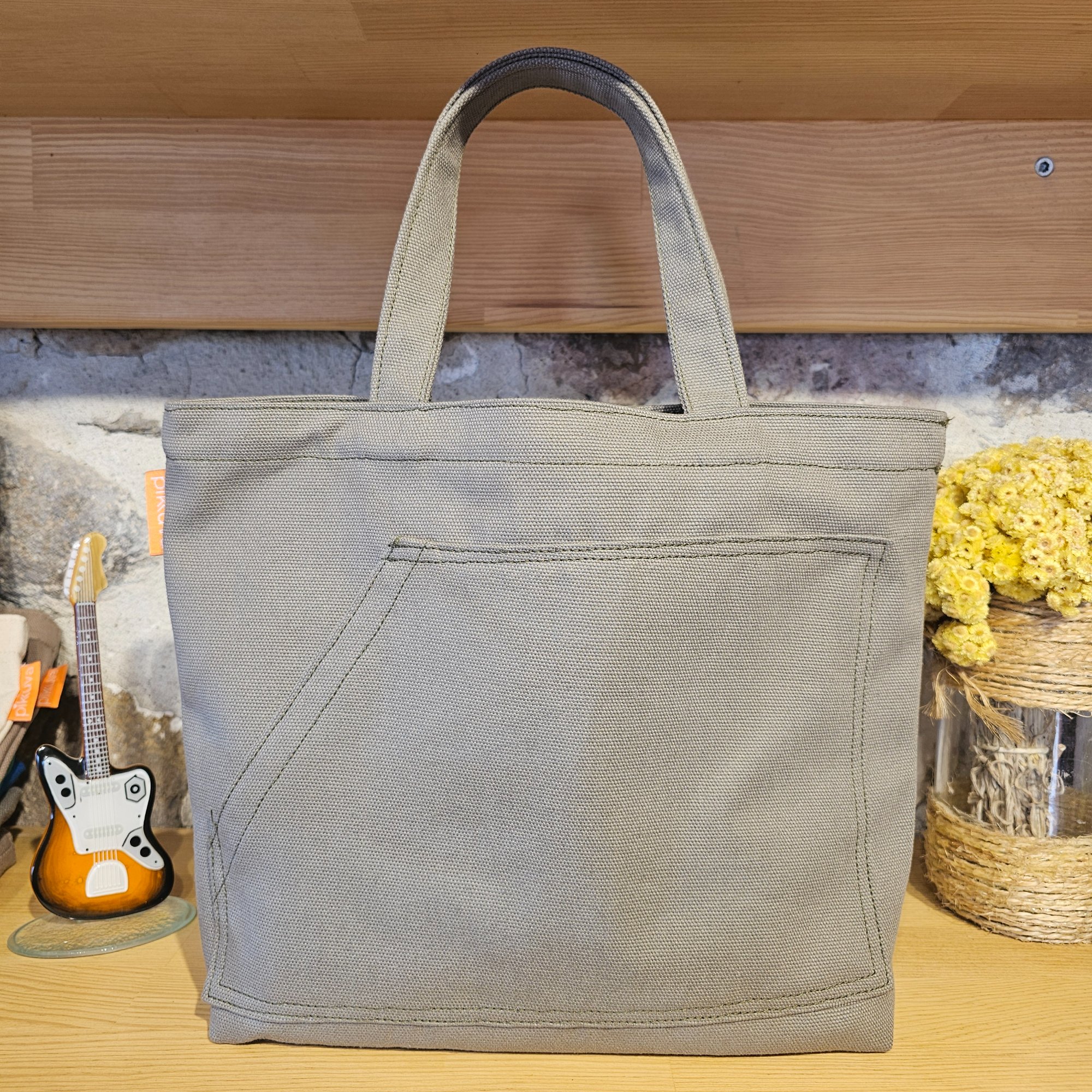 Light Khaki Canvas Bag with External Pocket and Handles image 3