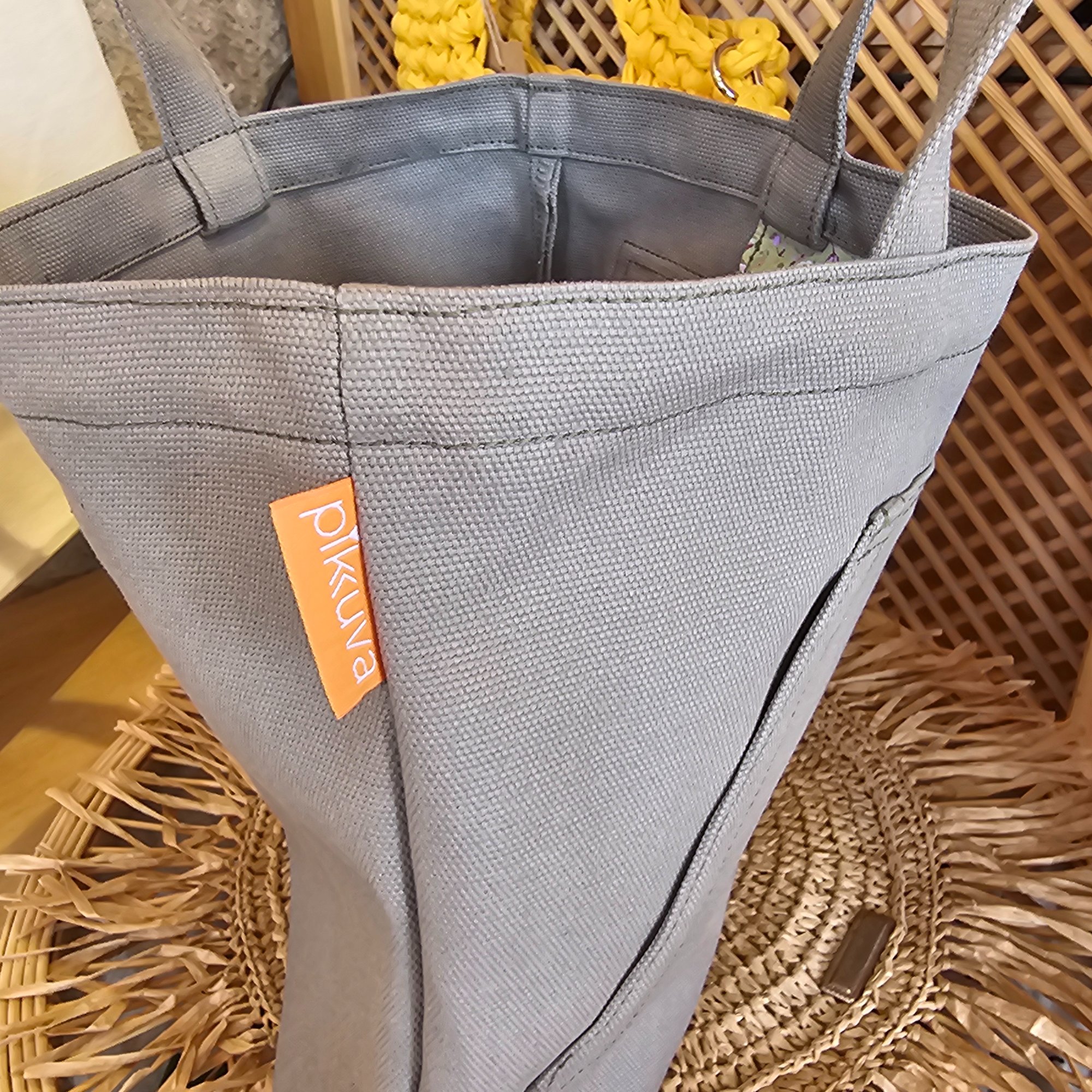Light Khaki Canvas Bag with External Pocket and Handles image 5