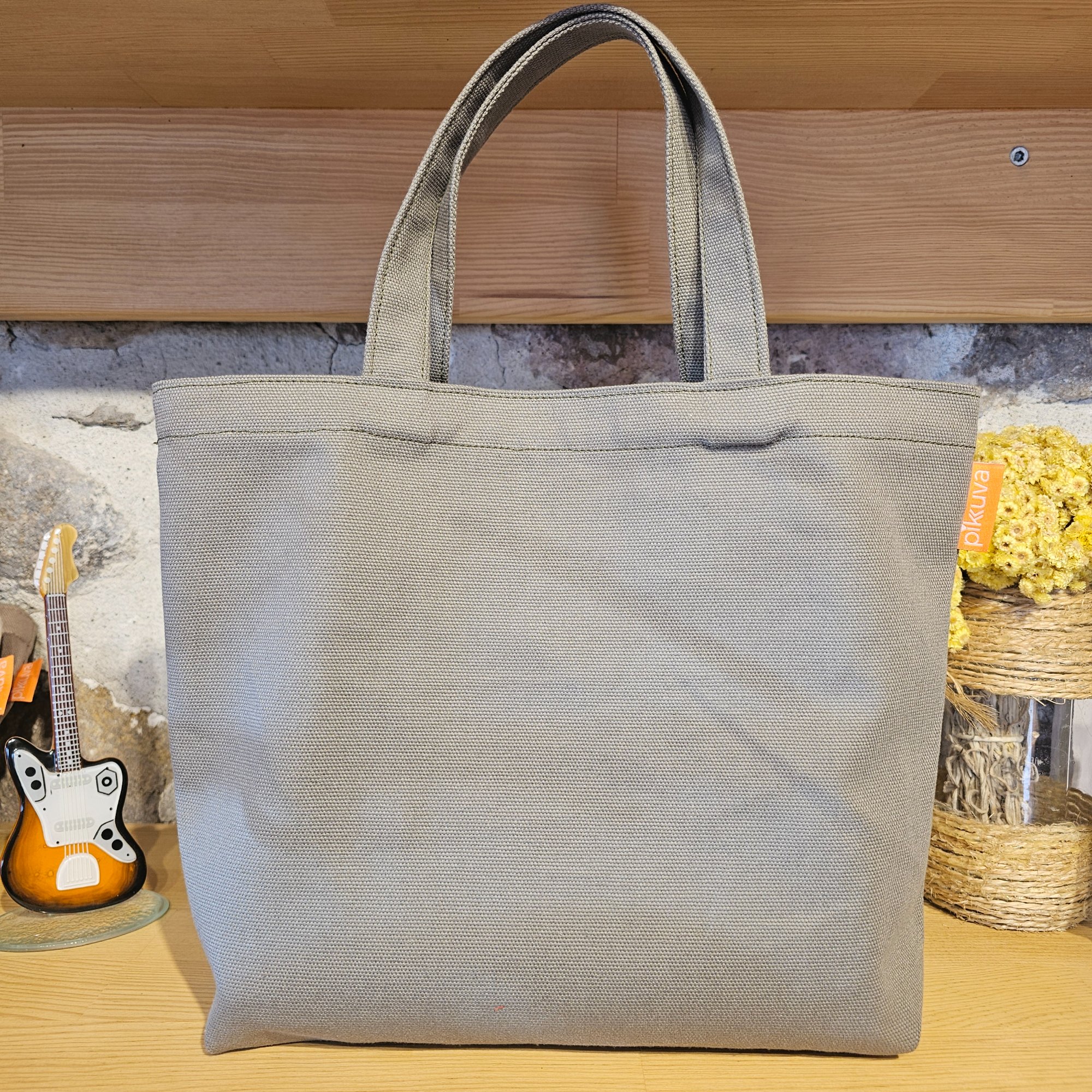 Light Khaki Canvas Bag with External Pocket and Handles image 2
