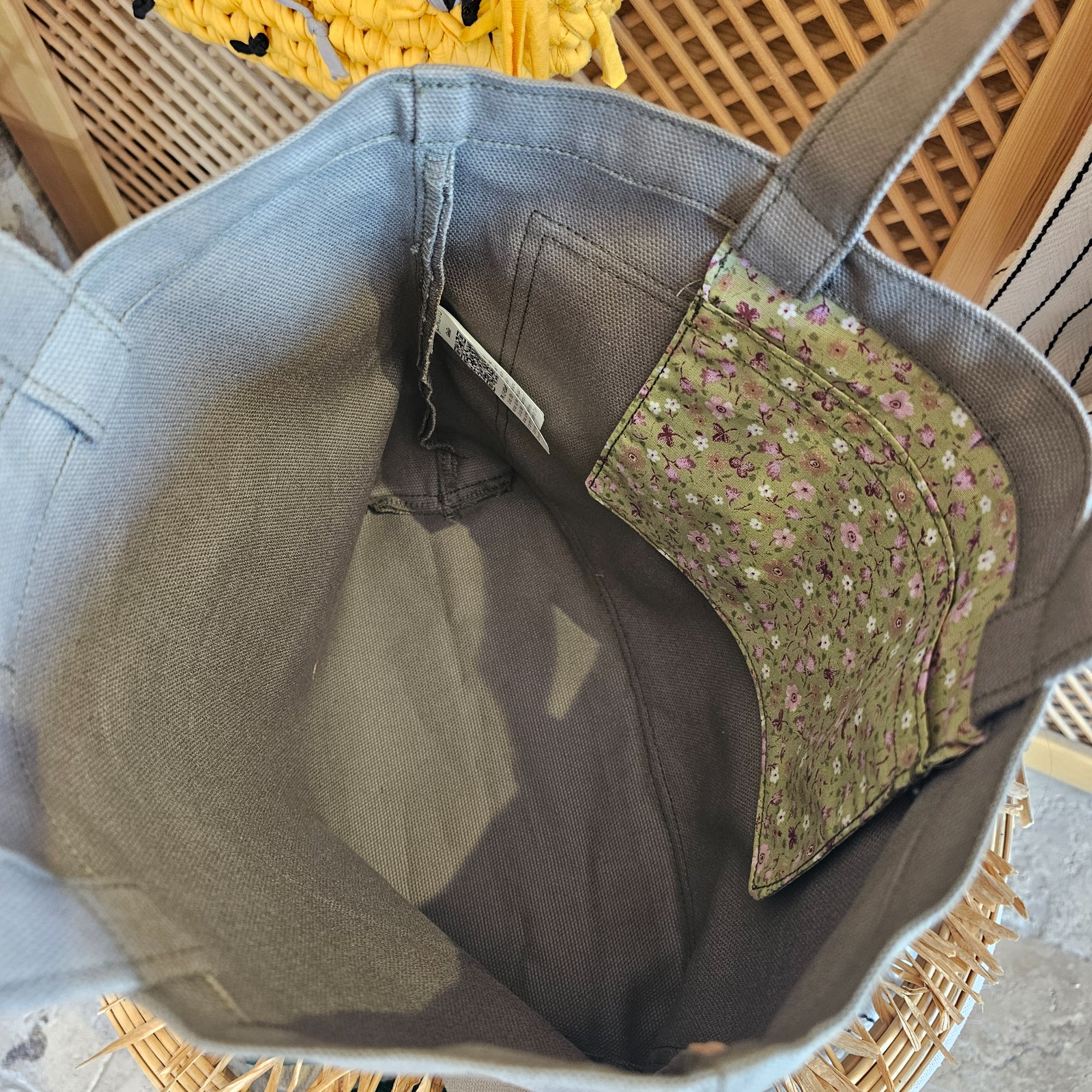 Light Khaki Canvas Bag with External Pocket and Handles image 4